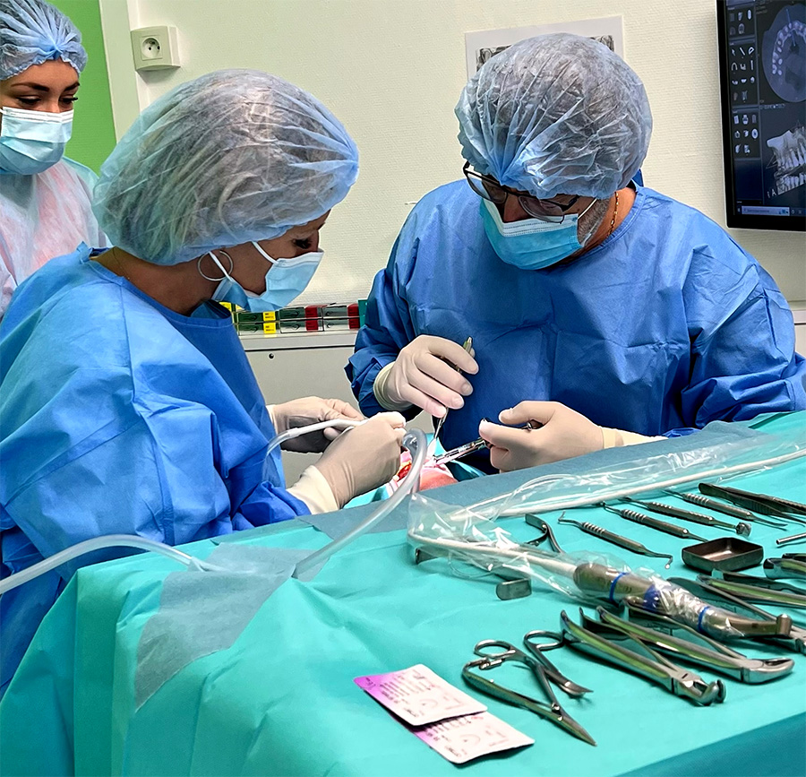 formation-implantologie-2 formation-implantologie-2